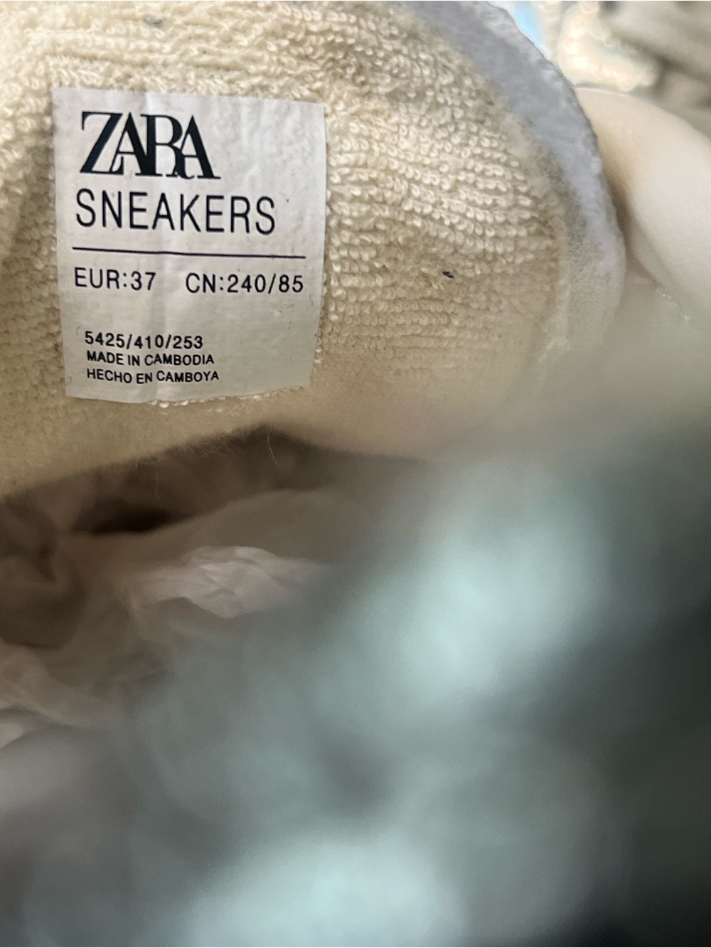 Zara Cracked Metallic Gold Sneakers with Cream Laces - Picture 15 of 15
